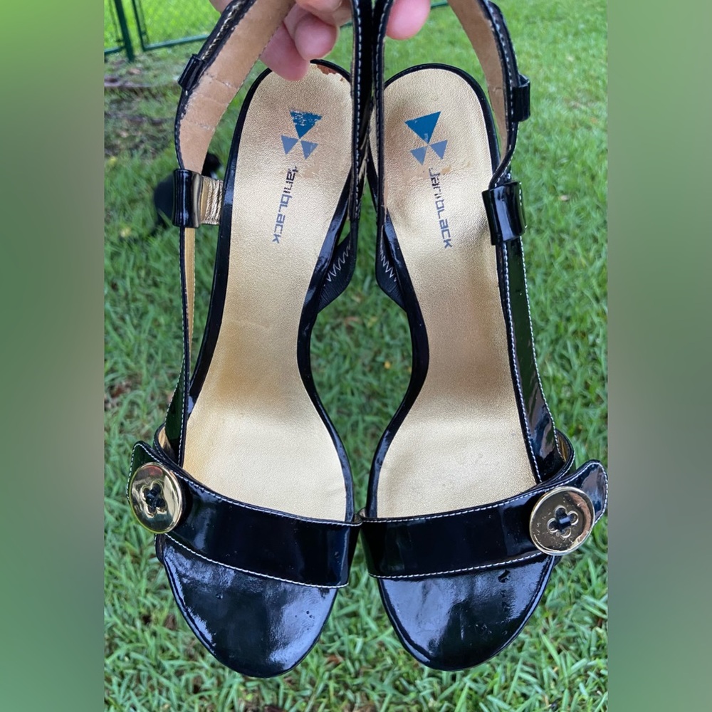 DANIBLACK  BLACK PATENT LEATHER WEDGE SANDALS  — SLINGBACK — GOLD TRIM — SIZE 8